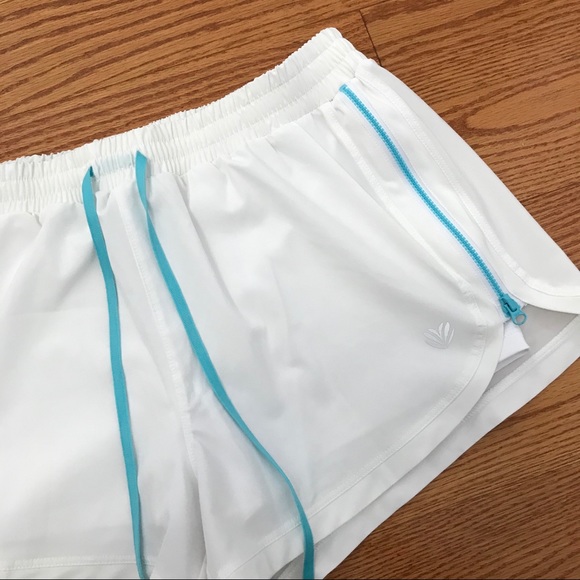 FOREVER 21 WHITE WORKOUT SHORTS - Picture 3 of 6